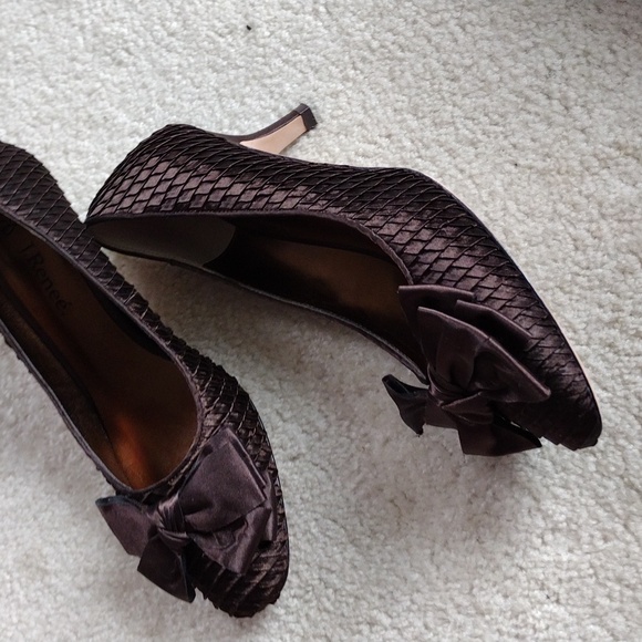 J. Renee women's dark brown satin heels. Mint condition. Size 8 - Picture 11 of 12